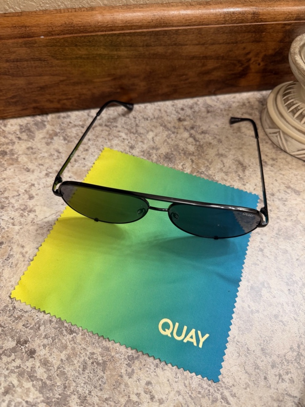 Quay Australia High Key 126 MatteBlack Aviator Sunglasses - Picture 2 of 7